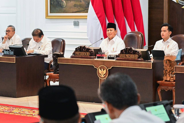 Presiden Prabowo Subianto memimpin Sidang Kabinet Paripurna, Kantor Presiden, Jakarta, Senin (2/12/2024). Foto: Dok. Istimewa