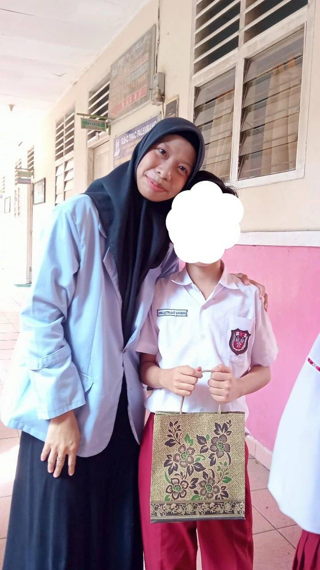 Ilustrasi foto bersama anak hiperaktif. (sumber :di ambil pada tanggal 28 novenber 2024 di SLB Palembang)