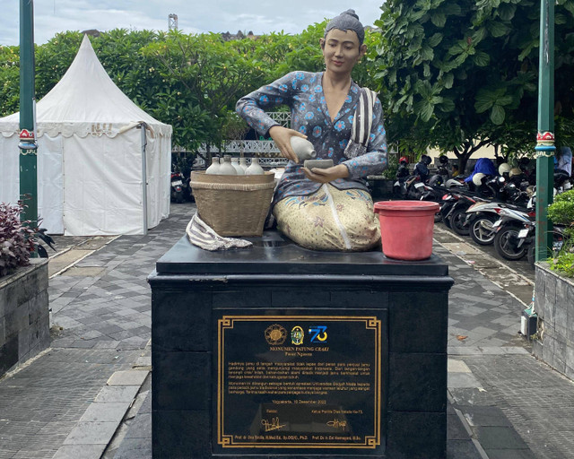 Patung Craki di Pasar Ngasem (Dokumen Pribadi Penulis)