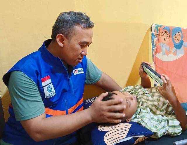 Keasikan Ngobrol, Ibad Tak Sadar Sudah Dikhitan dalam Program Khitan Barokah 