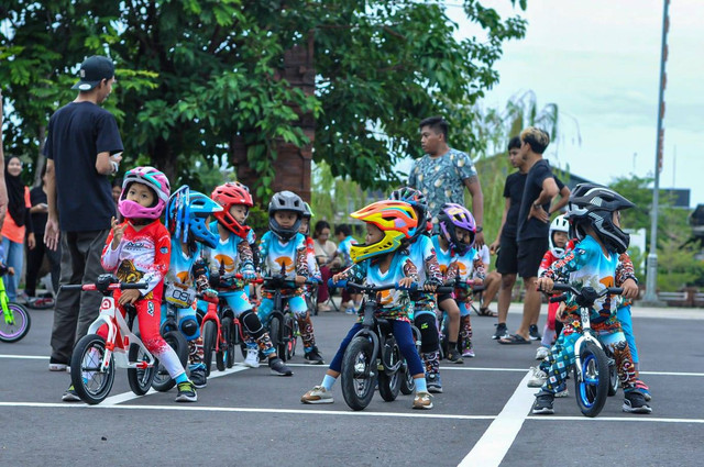 Anak-anak mengikuti latihan pushbike di Denpasar, Bali - IST