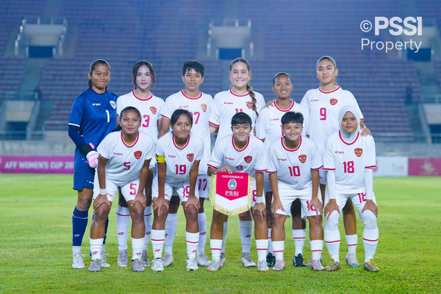 Skuad Timnas Wanita Indonesia di laga semifinal ASEAN Women's Cup 2024 kontra Singapura, Senin (2/12). Foto: PSSI