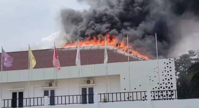 Kantor KPU Morowali, Sulteng terbakar pada Selasa (3/12), sekitar pukul 11.45 WITA. dok Istimewa