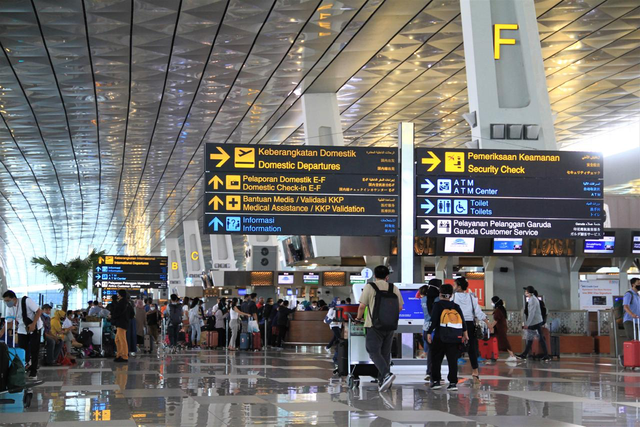 Penumpang pesawat rute penerbangan domestik. Foto: Dok. Angkasa Pura