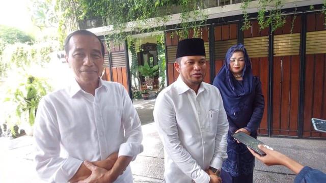 Presiden ke-7 Joko Widodo usai melakukan pertemuan dengan Cagub Kaltim nomor urut 02 Rudy Mas'ud di Solo, Jawa Tengah, Selasa (3/12/2024). Foto: kumparan