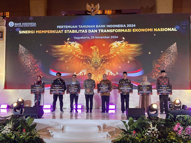 DIY meraih tujuh penghargaan dalam ajang Bank Indonesia (BI) Award 2024 dalam Pertemuan Tahunan Bank Indonesia (PTBI) 2024 yang digelar di Hotel Royal Ambarrukmo, Jumat (29/11). Foto: ES Putra/Pandangan Jogja