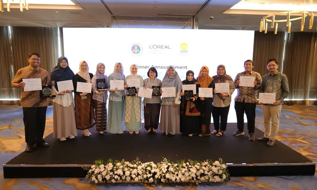 L’Oreal kembali menggandeng Perhimpunan Dokter Spesialis Kulit dan Kelamin (PERDOSKI) memberikan pendanaan penelitian dan inovasi melalui program filantropi “Hair & Skin Research Grant 2024”. Foto: L’Oreal