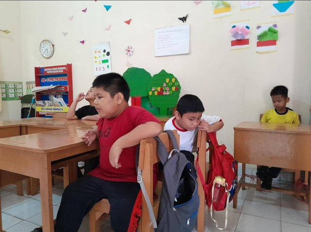 Suasana kelas Anak Tunagrahita di sekolah SLB. (Sumber di ambil pada tanggal 15 November 2024 di sekolah YPAC palembang