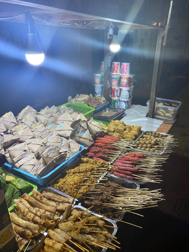 Dokumentasi pribadi; angkringan di Malioboro, Yogyakarta.