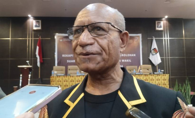 Ketua Komisi Pemilihan Umum (KPU) Provinsi Papua, Steve Dumbon.Foto: Katharina