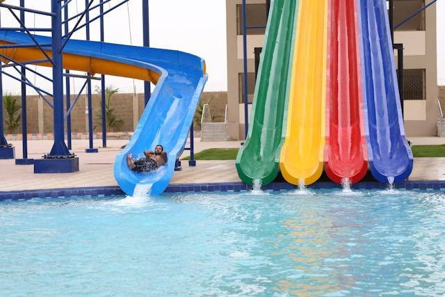 Waterpark di Kendari. Foto hanyalah ilustrasi, bukan tempat yang sebenarnya. Sumber: Unsplash/Muhammad Abdullah