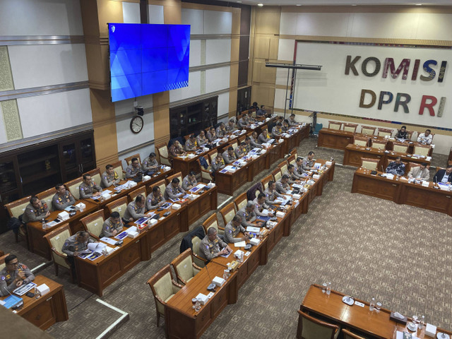 Suasana ruang rapat Komisi III DPR RI bersama Korps Lalu Lintas (Korlantas) jelang Liburan Hari Natal dan Tahun Baru, Ruang Rapat Komisi III DPR RI, Jakarta Pusat, Rabu (4/12/2024). Foto: Alya Zahra/Kumparan