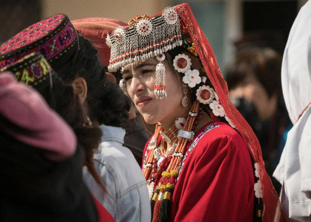 Ilustrasi Bagian Tradisi Lisan yang Berisi Kisah dan Adat Istiadat di Daerah Tertentu, Unsplash/simon sun