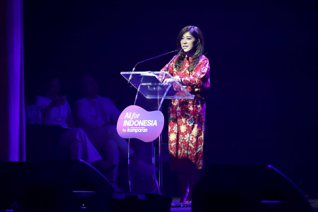 Menteri Komunikasi dan Digital, Meutya Hafid saat memberikan Keynote Speech pada AI for Indonesia by kumparan di Djakarta Theater, Jakarta, Rabu (4/12/2024). Foto: Iqbal Firdaus/kumparan