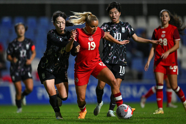 Timnas Wanita Kanada melawan Timnas Wanita Korea Selatan pada pertandingan persahabatan di Pinatar Arena Football Center di Murcia, Spanyol, Selasa (3/12/2024). Foto: Francisco Macia Martinez/AP PHOTO