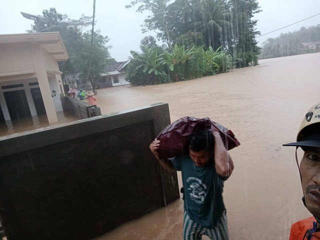 Banjir di Kabupaten Sukabumi, Rabu (4/12/2024) dok Istimewa