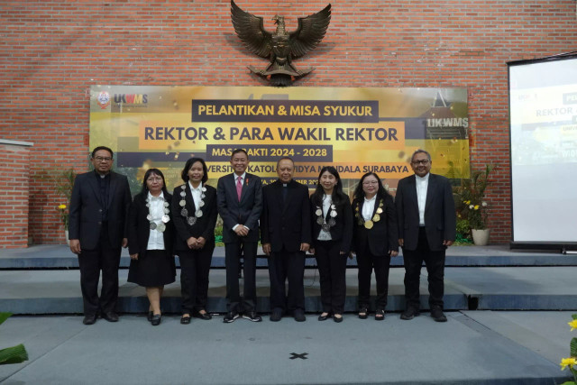 Tonggak kepemimpinan Universitas Katolik Widya Mandala Surabaya (UKWMS) resmi berganti. Pelantikan Rektor dan Para Wakil Rektor UKWMS masa bakti 2024-2028, dilaksanakan pada Sabtu (31/11) lalu di Auditorium B, UKWMS Kampus Dinoyo.
