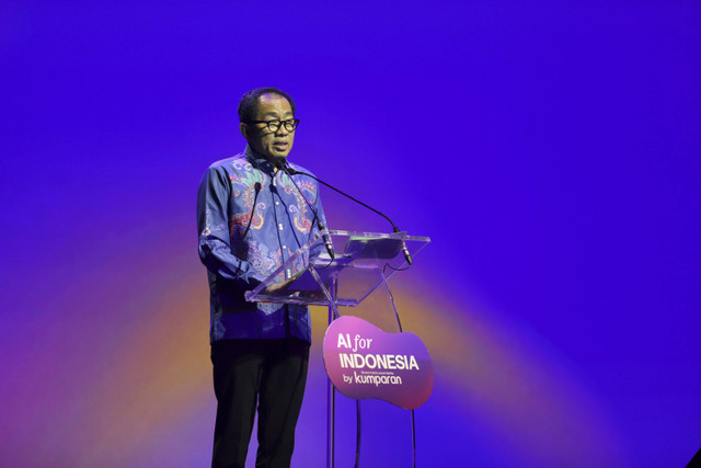 Wakil Menteri Perindustrian Republik Indonesia Faisol Reza menyampaikan sambutan saat menghadiri AI for Indonesia by kumparan di Djakarta Theater, Jakarta, Rabu (4/12/2024). Foto: Iqbal Firdaus/kumparan