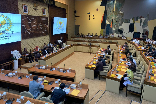 Suasana RDP Komisi II DPR bersama KPU, Bawaslu, dan DKPP membahas dan penetapan PKPU tentang Tahapan dan Jadwal Pemilihan Ulang Pilkada 2024 di Kompleks Parlemen, Senayan, Jakarta, Rabu (4/12/2024). Foto: Luthfi Humam/kumparan