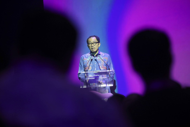 Wakil Menteri Perindustrian Republik Indonesia Faisol Riza menyampaikan sambutan saat menghadiri AI for Indonesia by kumparan di Djakarta Theater, Jakarta, Rabu (4/12/2024). Foto: Aditia Noviansyah/kumparan