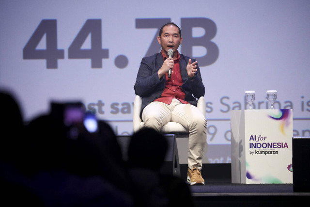 Senior Vice President Enterprice Data Management & Analytics BRI Ajutorius Pinem saat penel diskusi tentang Infuse AI In Business Operations pada AI for Indonesia by kumparan di Djakarta Theater, Jakarta, Rabu (4/12/2024). Foto: Aditia Noviansyah/kumparan