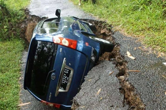 Longsor menerjang sejumlah kecamatan di wilayah selatan Cianjur, Jawa Barat, Rabu (4/12/2024). Foto: Dok. Istimewa