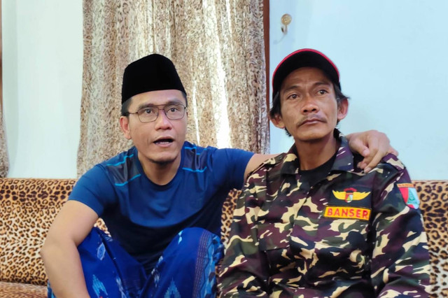 Penjual es Sunhaji saat bertemu Gus Miftah di Ponpes Ora Aji di Kapanewon Kalasan, Kabupaten Sleman, Rabu (4/12/2024). Foto: Arfiansyah Panji Purnandaru/kumparan