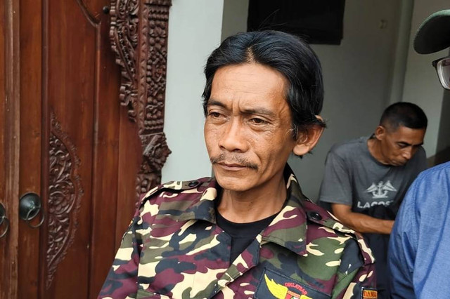 Penjual es Sunhaji saat bertemu Gus Miftah di Ponpes Ora Aji di Kapanewon Kalasan, Kabupaten Sleman, Rabu (4/12/2024). Foto: Arfiansyah Panji Purnandaru/kumparan