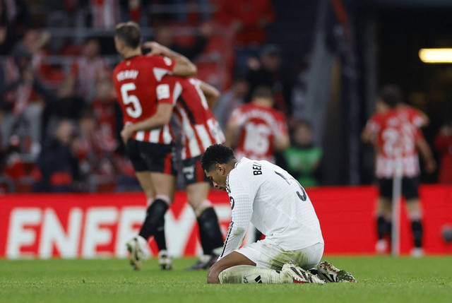 Ekspresi Jude Bellingham saat laga Athletic Bilbao vs Real Madrid dalam pekan ke-16 Liga Spanyol 2024/25 di Stadion San Mames, Kamis (5/12) dini hari WIB. Foto: REUTERS/Vincent West