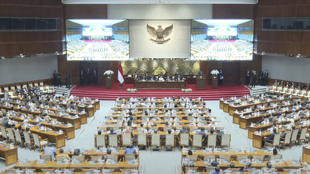 Suasana rapat paripurna yang ke-9 masa persidangan pertama 2024-2025, di ruang rapat paripurna DPR RI, Jakarta Pusat, Kamis (5/12/2024). Foto: YouTube/ TV Parlemen 