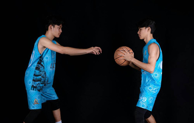 Ilustrasi apa kelebihan teknik chest pass pada bola basket? - Sumber: pexels.com/@hanuman-photo-studio