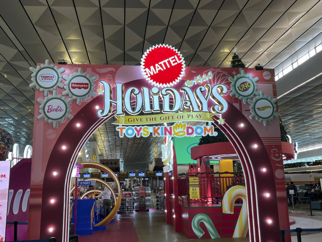 Toys Kingdom berkolaborasi dengan InJourney hadirkan Christmas Play-Experience di Terminal 3 Bandara Soekarno-Hatta Tangerang. Foto: Nabila Fatiara/kumparan