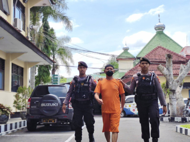 AAS (60) tukang pijat yang cabuli bocah laki-laki 13 tahun di sebuah masjid di Kapanewon Kalasan, Kabupaten Sleman. Foto: Arfiansyah Panji Purnandaru/kumparan