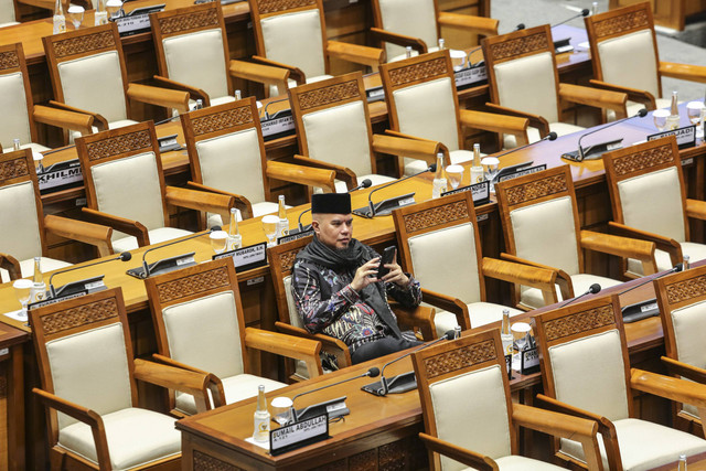 Anggota DPR fraksi Gerindra Ahmad Dhani mengikuti rapat Paripurna DPR ke-9 Masa Persidangan I Tahun Sidang 2024-2025 di Kompleks Parlemen, Senayan, Jakarta, Kamis (5/12/2024). Foto: Asprilla Dwi Adha/ANTARA FOTO