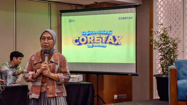 Direktur Penyuluhan, Pelayanan dan Hubungan Masyarakat Direktorat Jenderal Pajak (DJP) Dwi Astuti Kegiatan Edukasi Coretax bagi Wartawan di El Hotel Bandung, Jawa Barat pada Kamis (5/11). Foto: kumparan/Argya D. Maheswara