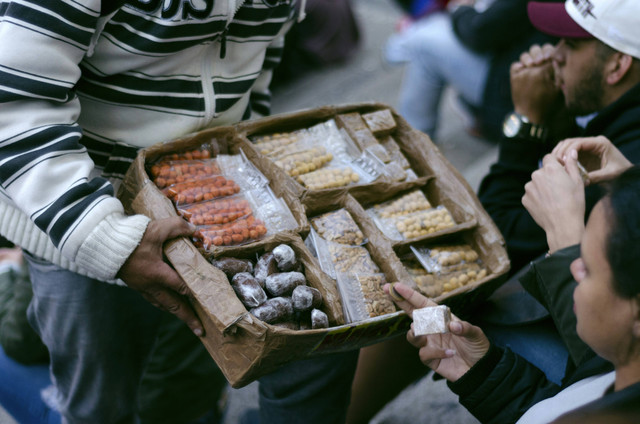 Oleh-Oleh khas Bekasi. Foto hanya sebagai ilustrasi saja. Sumber: Unsplash/Gabriel.