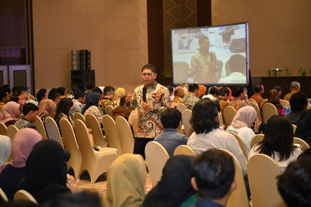 Sekretaris Jenderal Kementerian Perindustrian, Eko SA Cahyanto saat menjadi pembicara dalam rangkaian Industrial Festival ke-3 di Dyandra Convention Center, Surabaya, Rabu (4/12). Foto: Dok. Kemenperin