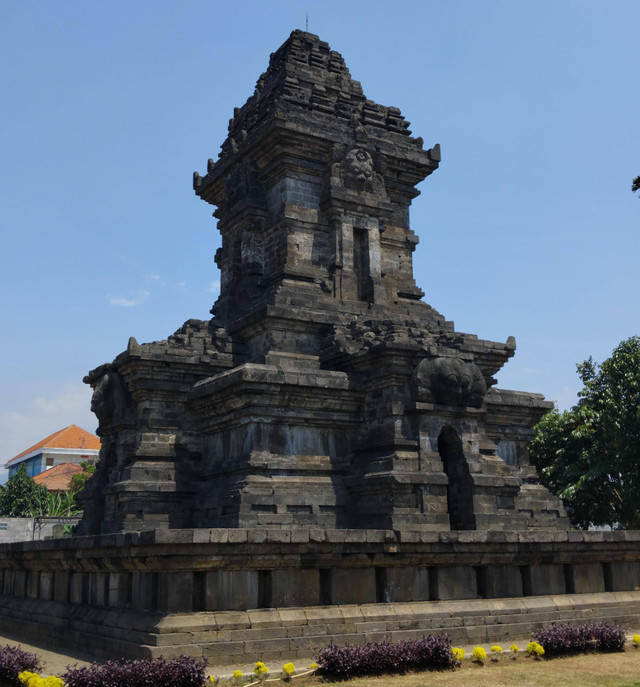 Bentuk Candi Singosari Hasil Dokumentasi Pribadi