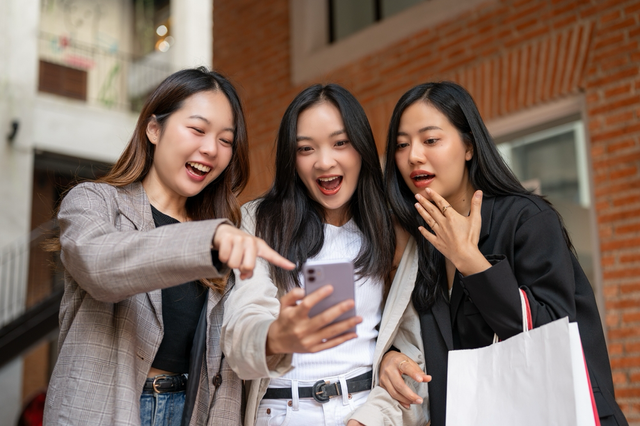 Poin Gembira Festival 2024 yang digelar Telkomsel dengan hadiah utama Mercedes Benz C Class. Foto: Shutterstock