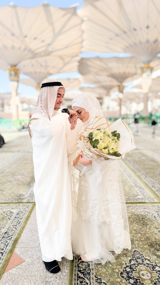 Zumi Zola dan Putri Zulhas resmi menikah di Madinah. Foto: Dok. Keluarga Putri Zulhas