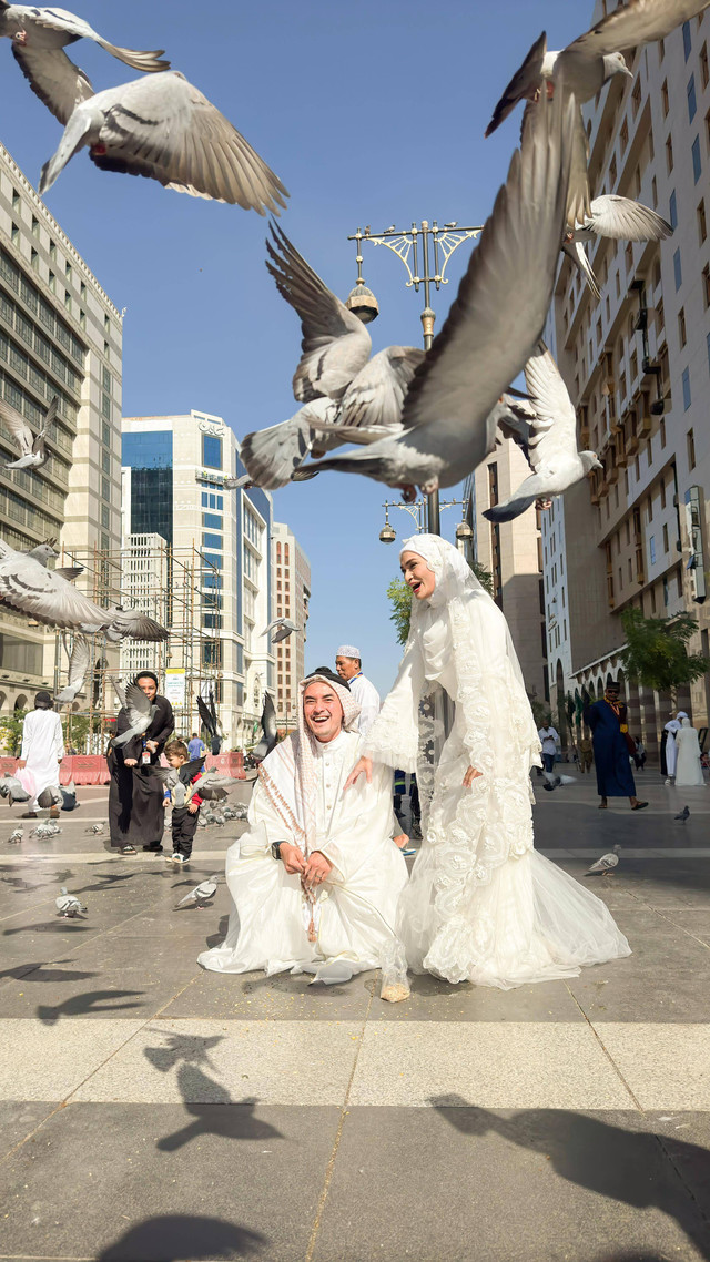 Zumi Zola dan Putri Zulhas resmi menikah di Madinah. Foto: Dok. Keluarga Putri Zulhas