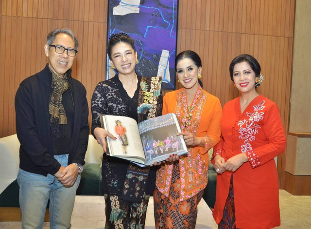 Tim Nasional Kebaya Indonesia resmi meluncurkan buku bertajuk 'Kebaya, Keanggunan yang Diwariskan'. Foto: Timnas Kebaya Indonesia