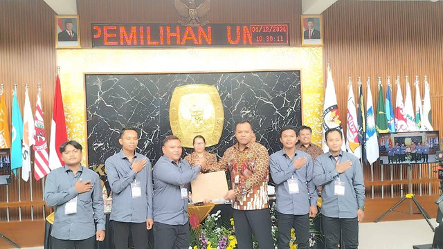 Komisi Pemilihan Umum (KPU) Boyolali, Jawa Tengah menetapkan Paslon nomor urut 02 Agus Irawan-Dwi Fajar Nirwana sebagai pemenang Pilkada Boyolali 2024. Foto: Dok. Istimewa