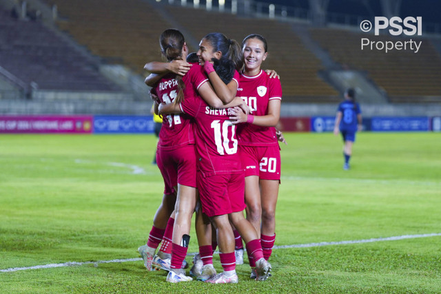 Selebrasi pemain Timnas Wanita Indonesia usai cetak gol ke gawang Kamboja di final ASEAN Women's Cup 2024. Foto: Dok. PSSI