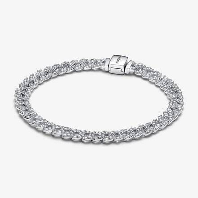 Apakah Gelang Pandora Bisa Berkarat. Foto adalah Pandora Timeless Pave Cuban Chain Bracelet. Sumber foto: www.pandoraindonesia.id