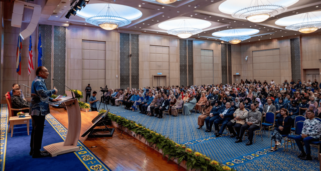 PM Anwar Ibrahim berpidato di Kementerian Keuangan Malaysia, 5 Desember 2024. Foto: X/@anwaribrahim