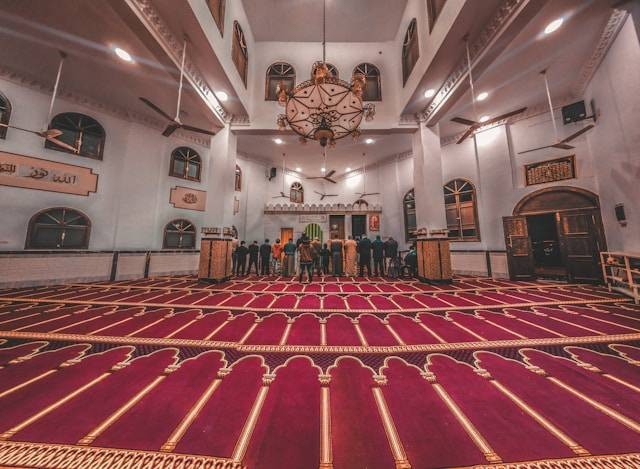 Masjid Agung Kendal, foto hanya ilustrasi, bukan tempat sebenarnya: Unsplash/Ahmed Sherif