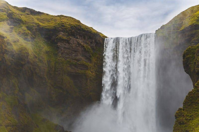 Air Terjun di Kendal. Foto hanya ilustrasi, bukan tempat yang sebenarnya. Sumber: Pexels/Avery Nielsen-Webb