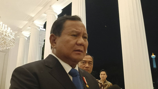 Presiden Prabowo Subianto usai menjawab pertanyaan wartawan di Istana Merdeka, Jakarta Pusat, Jumat (6/12/2024). Foto: Zamachsyari/kumparan