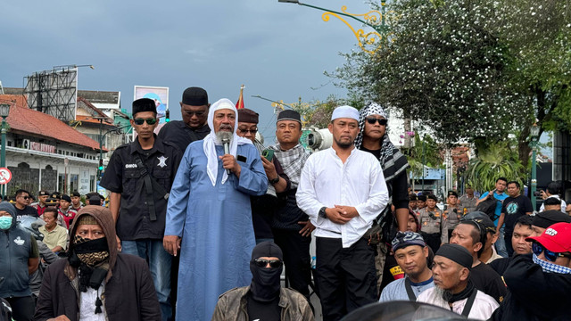 Massa Front Jihad Islam saat berdemonstrasi di simpang Gondomanan, Yogya, Jumat (6/21). Foto: Widi RH Pradana/Pandangan Jogja